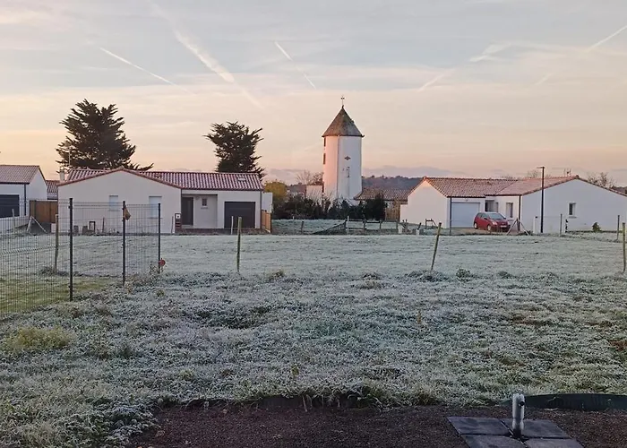 Jolie Maison Au Calme 생장드몽